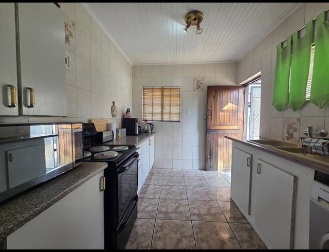4 BEDROOM HOUSE FOR SALE IN GENERAL ALBERTSPARK